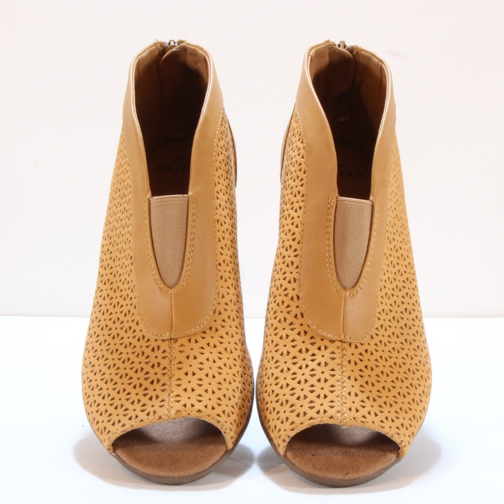 Earth Origins Carden Wide Yellow Leather Peep-Toe Booties